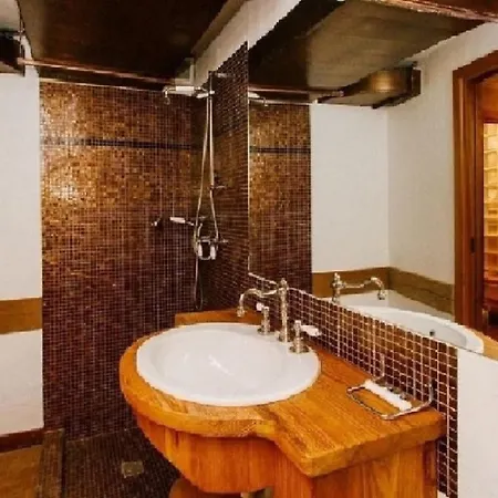 Ferienhaus Chalet Di Lusso Su Tre Livelli Con Piscina Coperta E Verrand