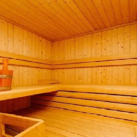 Holiday home Chalet Di Lusso Su Tre Livelli Con Piscina Coperta E Verrand