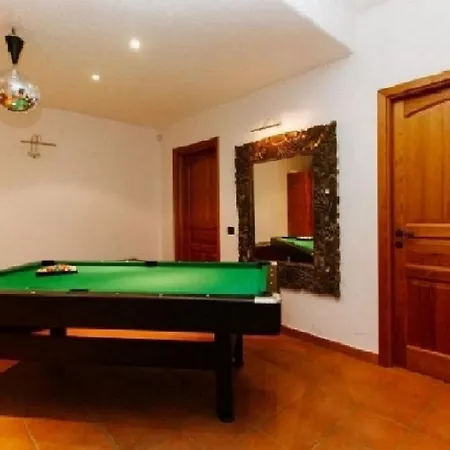 Chalet Di Lusso Su Tre Livelli Con Piscina Coperta E *