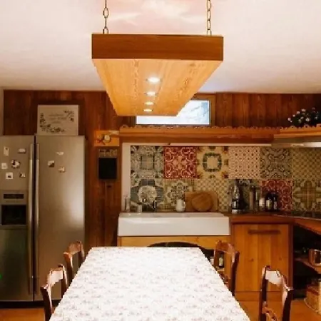 Chalet Di Lusso Su Tre Livelli Con Piscina Coperta E Verrand
